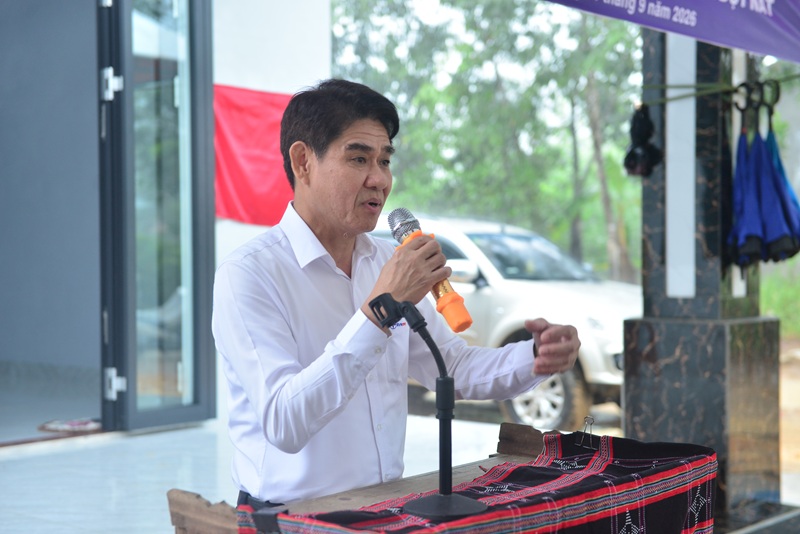 Ông Trần Đình Hà – Chủ tịch Công đoàn Tổng Công ty Điện lực miền Trung phát biểu tại buổi lễ