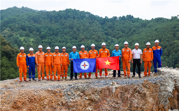 Những người thợ điện Hà Tĩnh trên công trình đường dây 500kV mạch 3