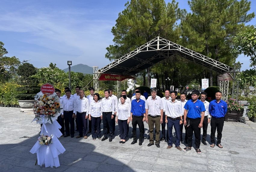 THẮP SÁNG ĐẠO LÝ 