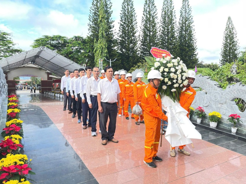THẮP SÁNG ĐẠO LÝ 