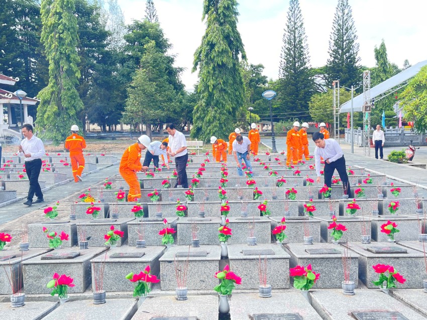 THẮP SÁNG ĐẠO LÝ 