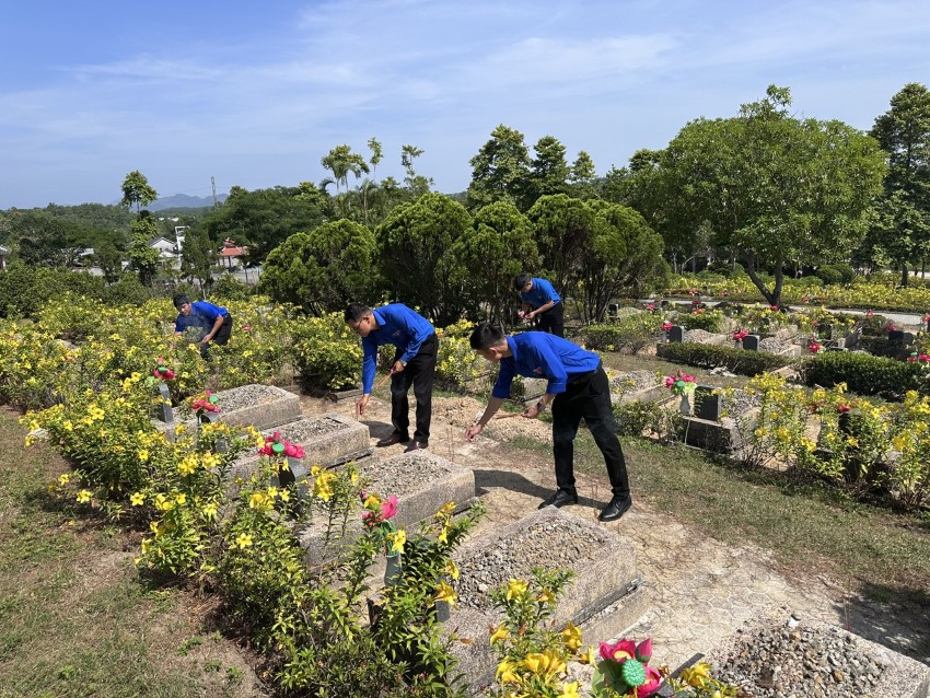 THẮP SÁNG ĐẠO LÝ 