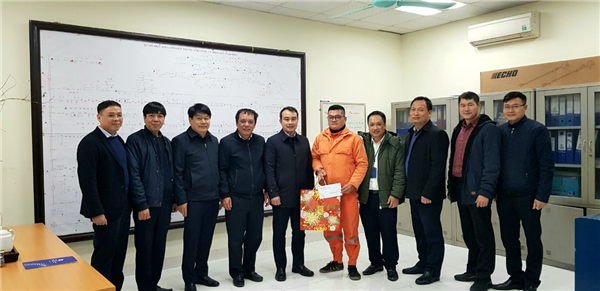Tết đang đến thật gần với "Những ca trực mùa xuân" tại Công ty Điện lực Hoài Đức