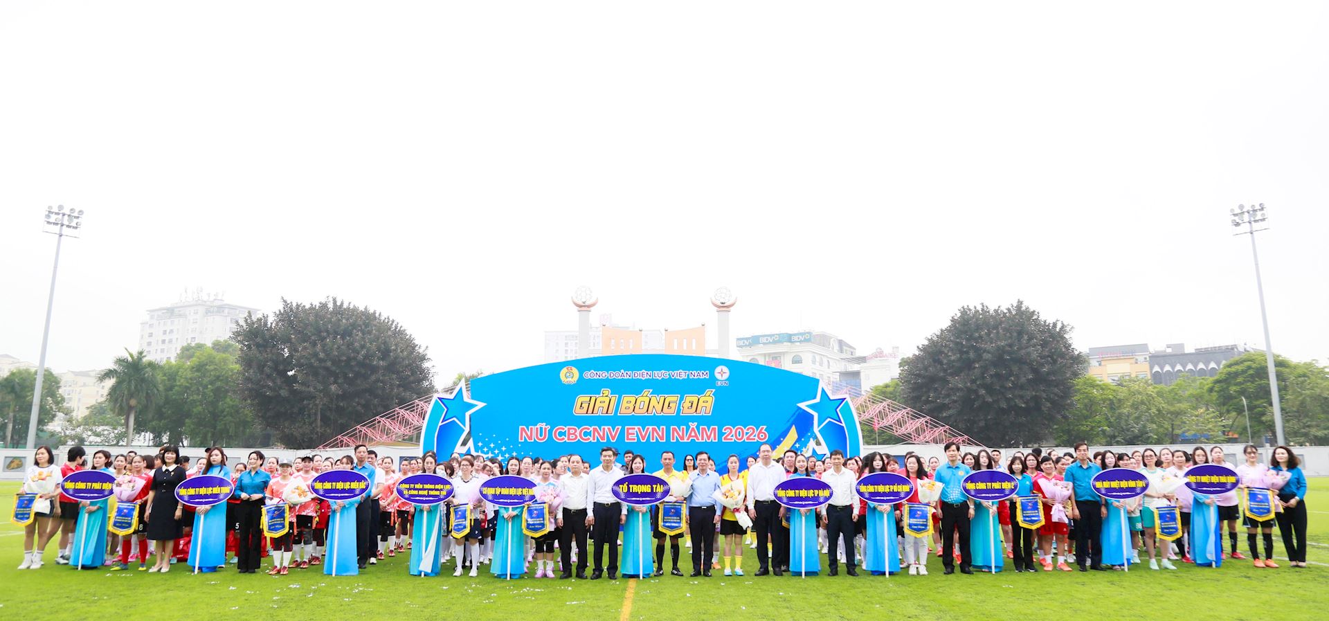 Khoảnh khắc thi đấu Giải bóng đá Nữ CBCNV EVN năm 2026 9