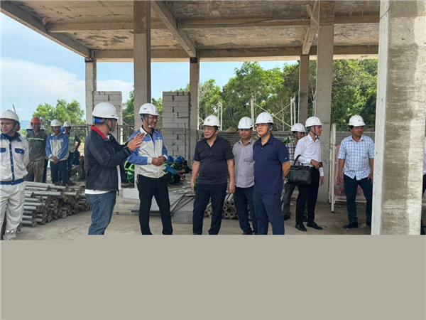 Ngành điện sát cánh cùng người lao động trên các công trường thi công xuyên Lễ 30/4 - 1/5