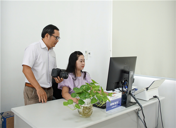 Những “người thợ” làm truyền thông
