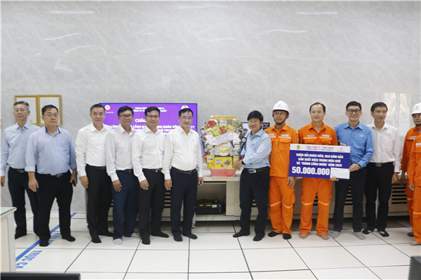 Động viên, chăm sóc sức khoẻ NLĐ đảm bảo cung cấp điện thời tiết nắng nóng 